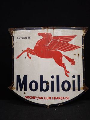 une pancarte portant l'inscription « mobiloi » sur fond noir
