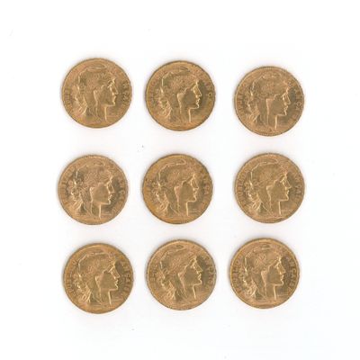 six souverains d'or britanniques sur fond blanc