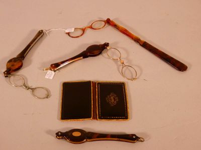 Ensemble comprenant deux faces à main en écailles blonde rét… - Photo 1