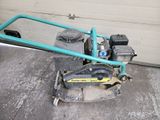 a small machine that is sitting on the ground