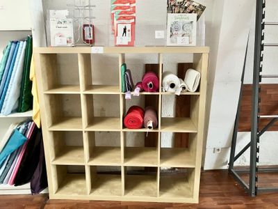 ENSEMBLE de mobilier d'agencement comprenant (hors stock) :