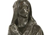 statue en bronze représentant une femme portant ses mains à son visage