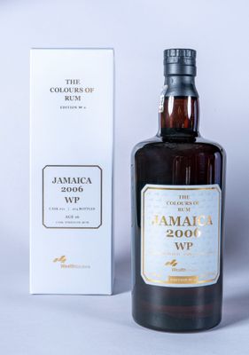 une photo d'un flacon de Jamaica 2000 WP à côté d'une boîte
