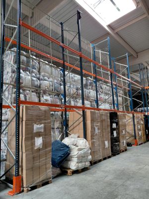 8 travées de racks moyen-porteur à deux niveaux de lices SAN…