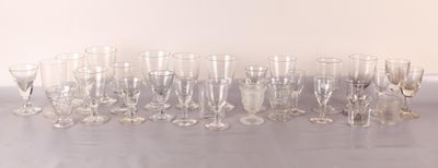 [ ALIMENTAIRE ] Ensemble d'une cinquantaine de verres de tai… - Photo 1