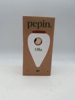une boîte en carton contenant un médiator