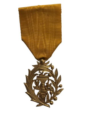 une image représentant une médaille d'or sur fond blanc