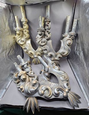 151 / J1 / Lot de 4 accessoires de costume en forme de …