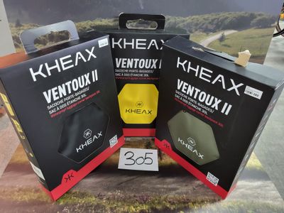 trois boîtes d'Hexax Venttox II et une boîte d'Hexax Hexax