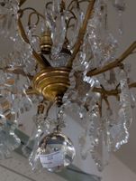 Lustre cage en bronze doré et pampilles de cristal, à 8 bras… (photo 3)
