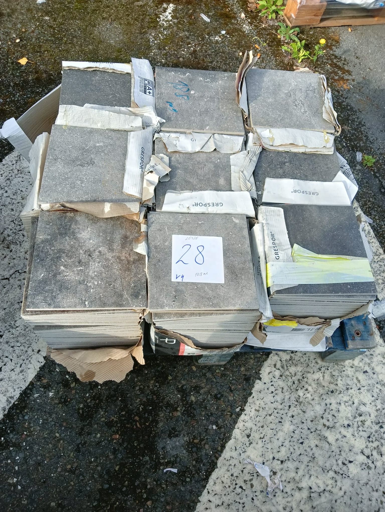 Lot d’environ 10,8 m² de carrelage GRESPOR, format 20 × 20 c…