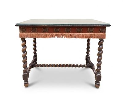 une image représentant une table avec un plateau en verre et des pieds en bois