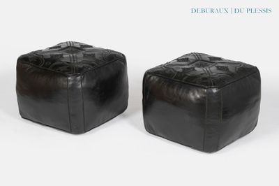lot de deux poufs cubiques en cuir noir