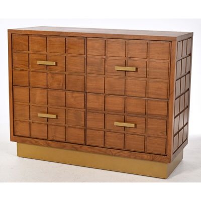 une image d'une commode en bois avec des poignées en laiton