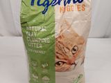 un sac de litière pour chat « Tigerino » posé sur une table