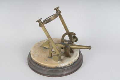 Canon de midi en bronze avec une lunette en verre montée sur… - Photo 1