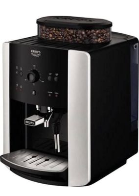 gros plan d'une machine à café sur fond blanc