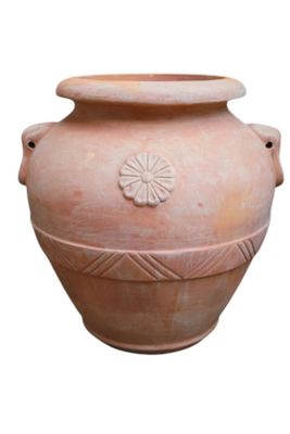 un grand pot en terre cuite orné d'un motif floral