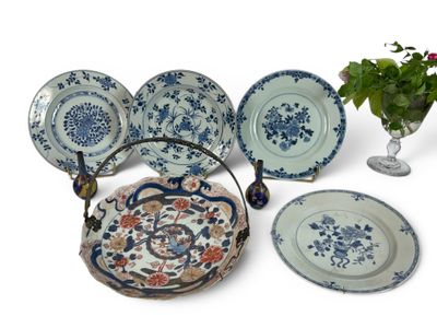 a group of plates that are sitting on a table
