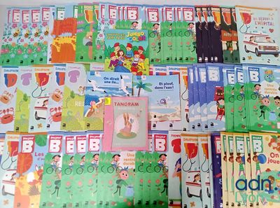 beaucoup de livres pour enfants sur la table