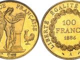 une pièce d'or avec l'image d'un homme tenant une épée