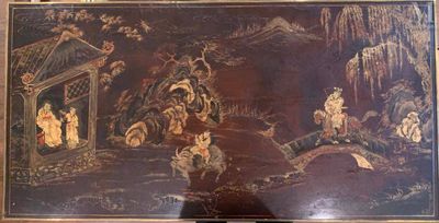 une image d'un tableau sur le mur d'une pièce
