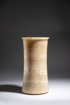 JARRE Albâtre H. 38 cm Diam. 19 cm.