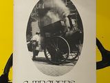 affiche jaune avec une photographie en noir et blanc d'une locomotive à vapeur