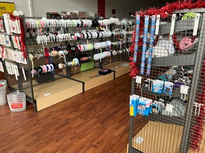 STOCK EN PLEINE PROPRIETE de tissus, mercerie, accessoires d…