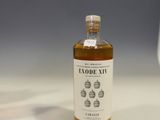 l'image d'une bouteille d'alcool posée sur une table