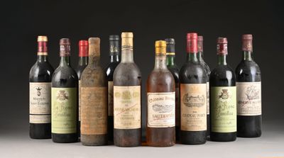 plusieurs bouteilles de vin sont alignées sur une table