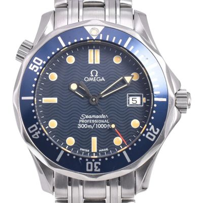 une image d'une montre en gros plan sur fond blanc