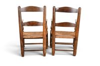 FAUTEUILS (paire de) et suite de cinq CHAISES paillées assor… (photo 5)