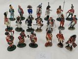 de nombreuses figurines de différentes tailles et couleurs