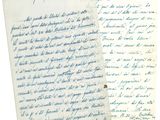 une vieille lettre manuscrite d'un homme tenant un morceau de papier
