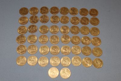 de nombreuses pièces d'or sur un fond bleu