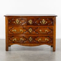 Commode à quatre tiroirs, en bois de fruitier ou en noyer et… (photo 3)