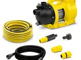 un gros plan d'une pompe jaune avec des tuyaux et encore des tuyaux