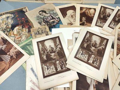 Dans une "chemise": fort lot de documents à caractère pieux …