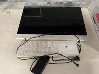 Écran ordinateur HP avec son clavier - pieds de l'ordinateur…