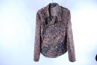 Une rare veste Panzer SS croisée camouflge " Erbsentarn" , d…