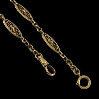 une paire de bracelets plaqués or