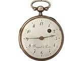 une montre de poche en argent avec des chiffres romains