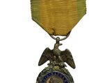une image représentant une médaille sur laquelle figure un aigle