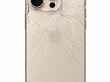 un gros plan d'un téléphone portable dont le dos est orné d'un motif floral