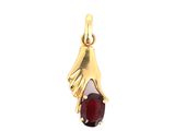 un pendentif en or avec une pierre rouge au centre