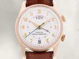 une image d'un gros plan d'une montre-bracelet avec un bracelet marron