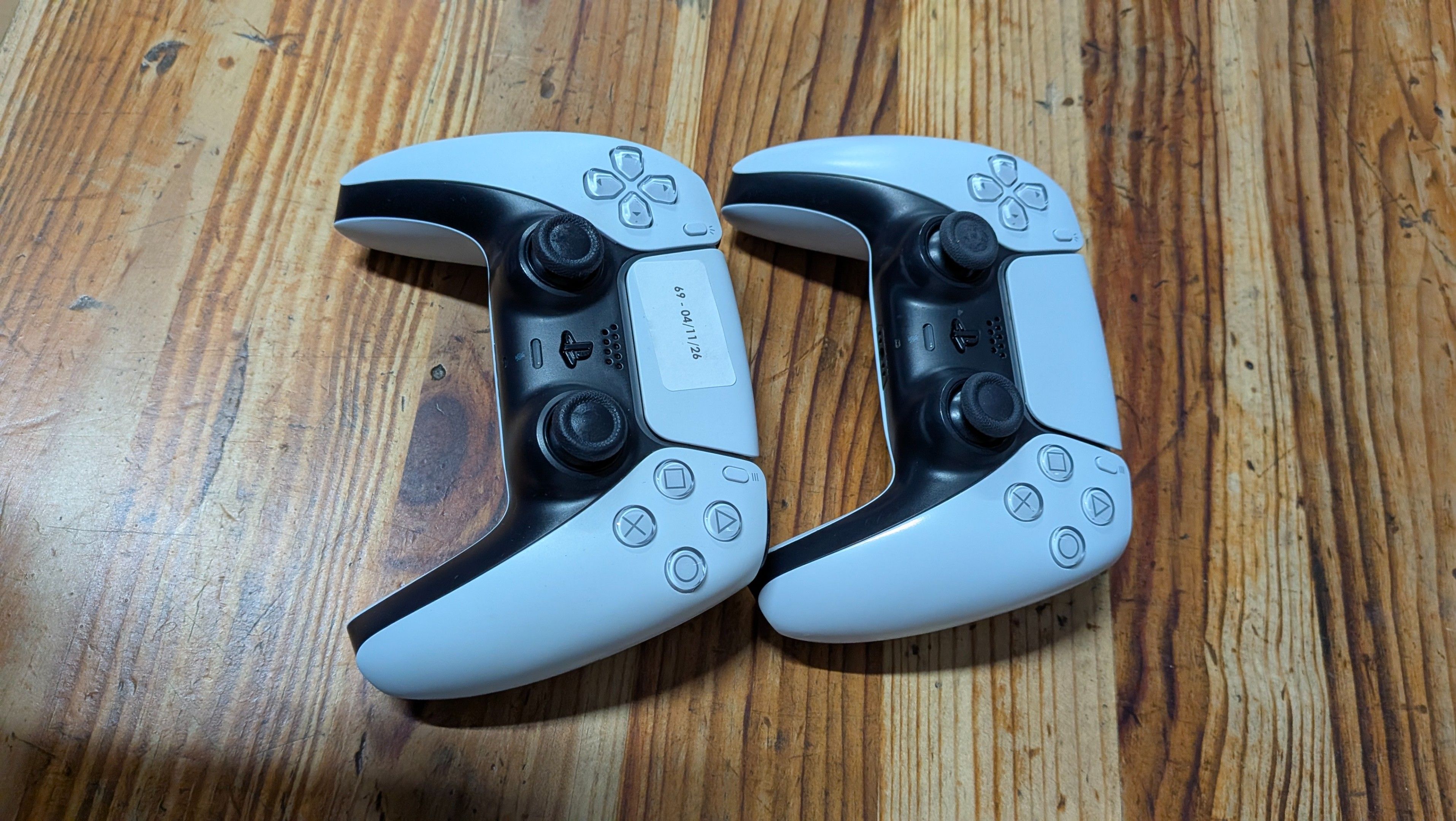 LOT DE 2 MANETTES SONY PS5 - TVA RECUPERABLE