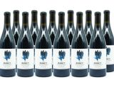 six bouteilles de vin rouge sont alignées