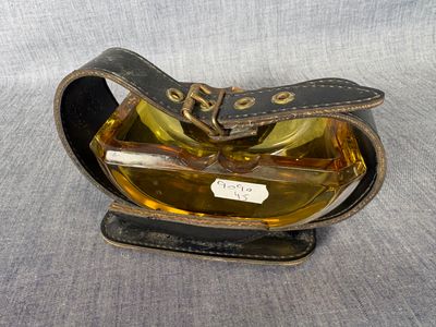 Cendrier en verre et cuir, dans le goût Adnet, manque un pie…